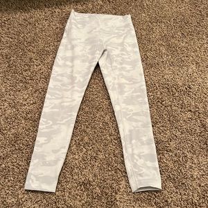 Lululemon White/Grey Camo Legging; size 8